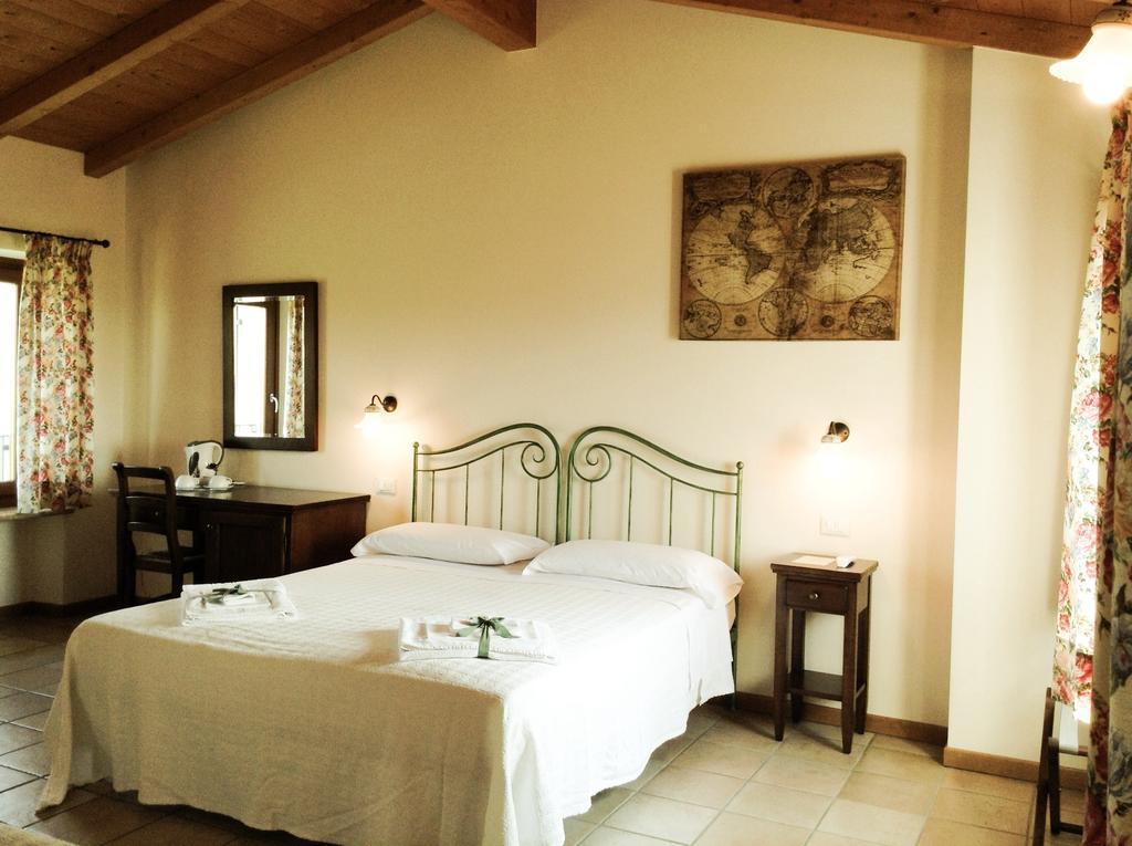 فندق كاستلْنْيوفو ديل غاردفي  Agriturismo Anna Caterina الغرفة الصورة