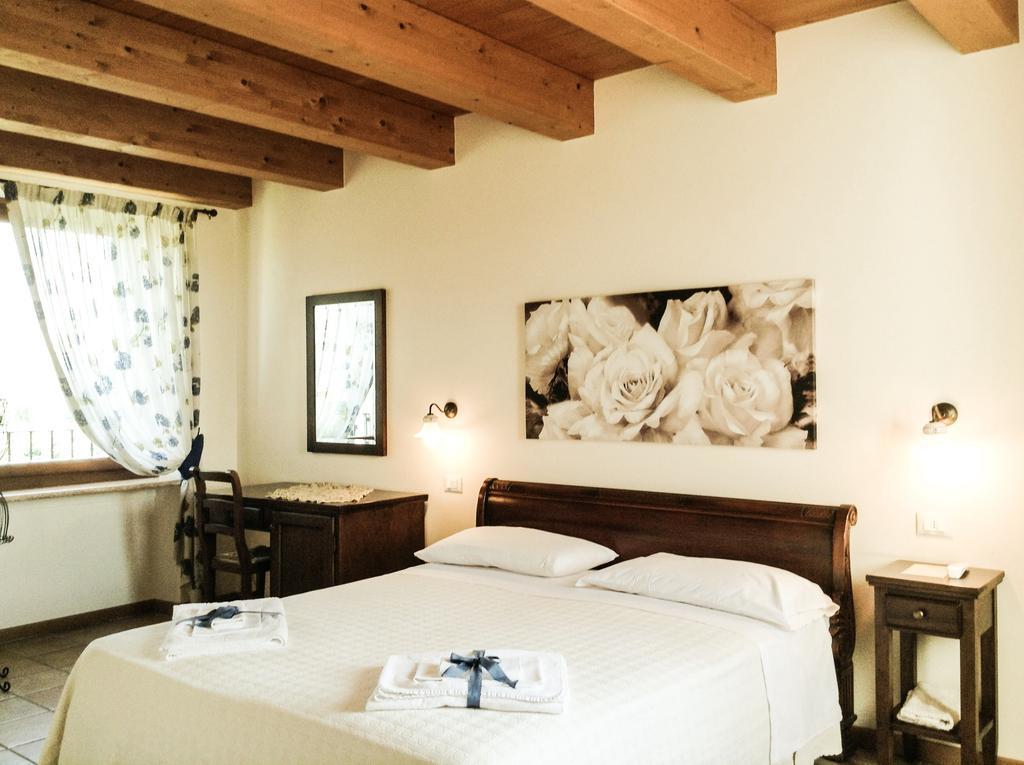 فندق كاستلْنْيوفو ديل غاردفي  Agriturismo Anna Caterina الغرفة الصورة